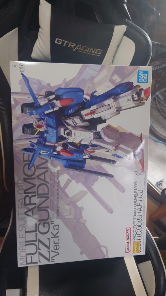 箱もでかい😅パケ絵のカッコ良さは異常😊