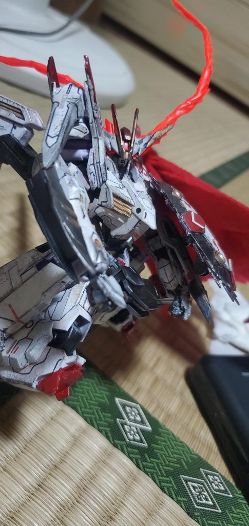 武装はマルコシアスとほぼ変更はないですが、追加武器としてコイルガン(小型レールマシンガン)を装備。後はゲームにも登場するチェーンシールドも装備させました。