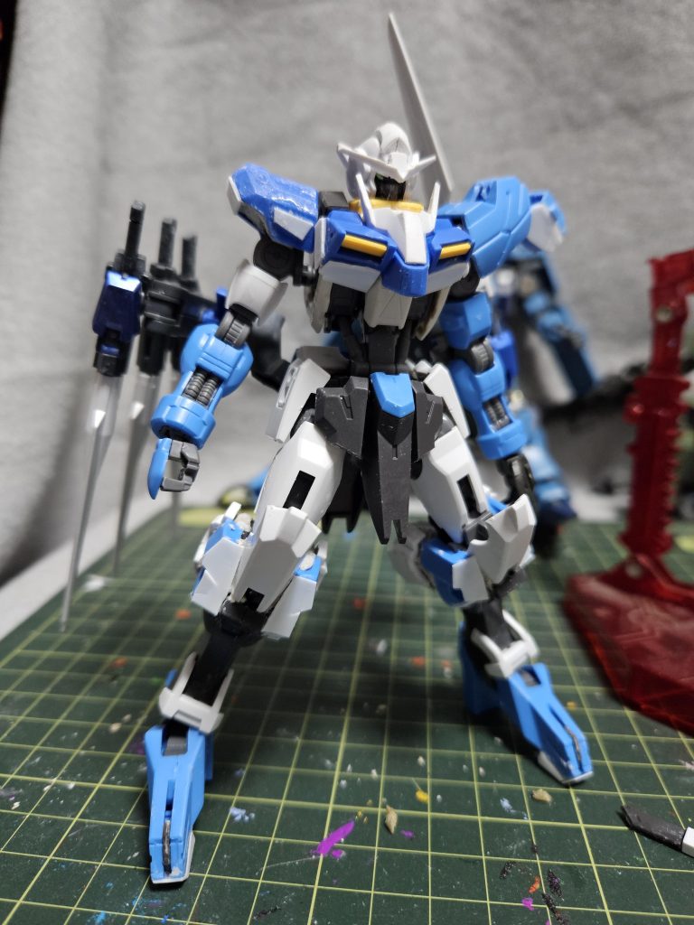 背中、脚部の補強などが終わった姿。ゴツくなりました