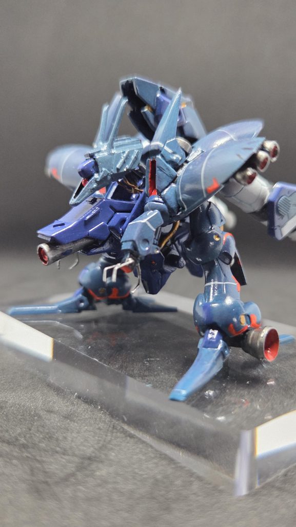 蛍光塗料で、ラインと、スミイレしてます。