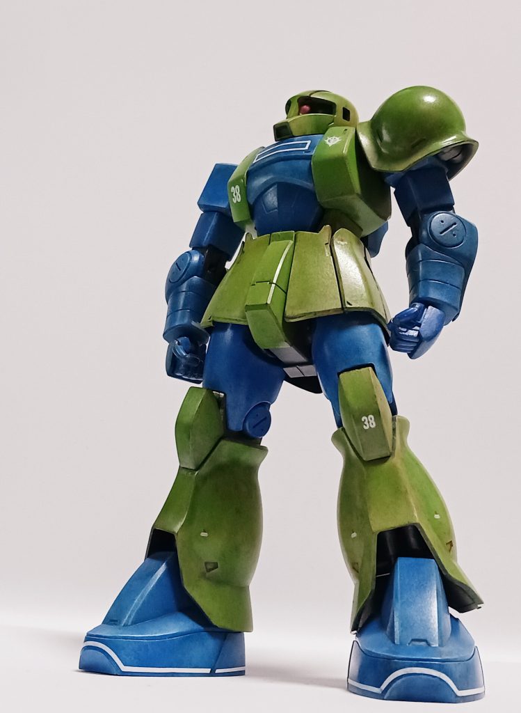 旧ザクが登場するTV版第３話は、｢補給」という地味な要素をモチーフにした1話ですね。シャアの補給中の隙を突いて、WBからガンダムとコアファイターが出撃し、奇襲をかけるのですが・・・。