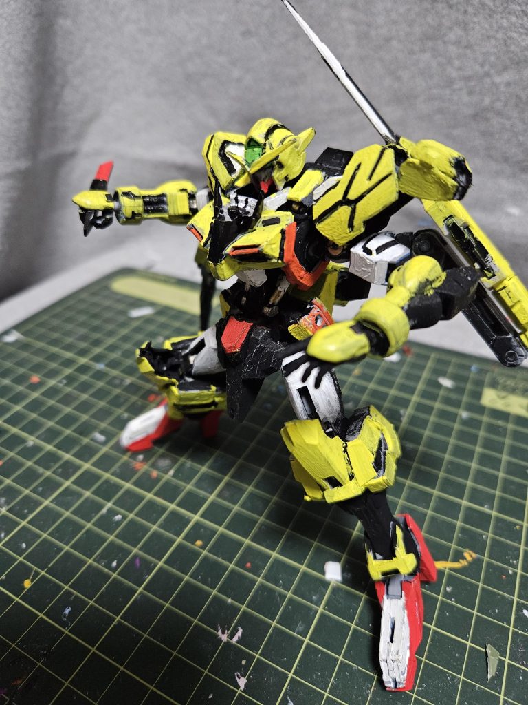 肩部にナイフを装備。プルーマ対応用