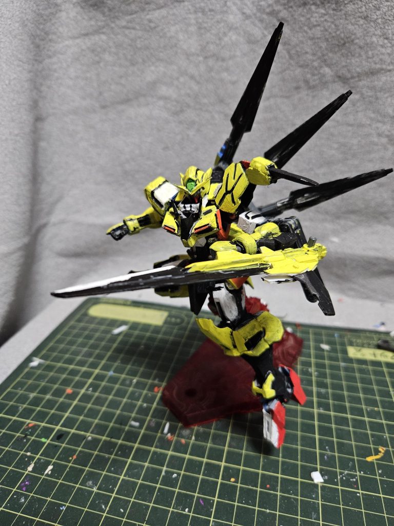 メイン武装は大型の実体剣。トンファーのように構えたりするスタイルが好き