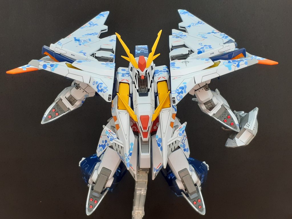 と言いつつ締めに第一幕でレーン・エイム中尉を撃墜したクシィーのミサイル発射姿勢。(コレがしたかった) 肘／膝ミサイルは赤に塗りました。↓ 斜め後方下からの視点