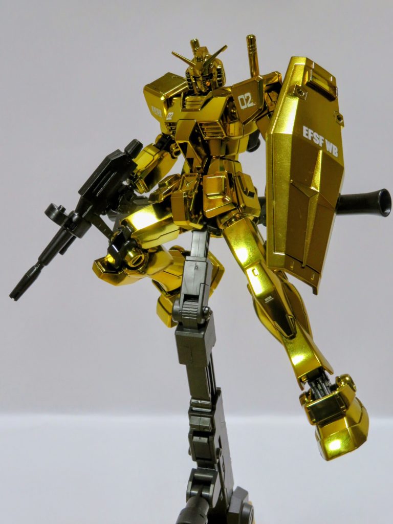 HGUCガンダム(リバイブ版)を製作したのは今回が初めてなのですが、パーツ数が少ない割に稼働範囲がめちゃめちゃ広くて、ポージングが捗ります(o^∀^o)