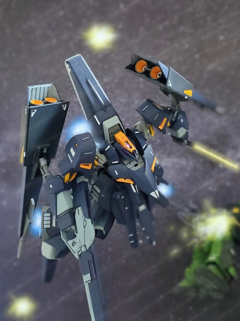 エゥーゴの急襲とレイラの強襲で憲兵艦隊は混乱状態に陥っていた…。予定通り艦隊に近づくレイラ。そしてゼロの乗艦が確定出来ないレイラは戦闘エリアを飛び回りながら心の中でゼロに呼び掛ける…。『ゼロ…どこにいるの？…お願い応えて…。』そして独房の中で、祈るようなレイラの声に気づいたゼロは呼び掛けに応える。『レイラ？…レイラか❕…俺はここだ‼️』