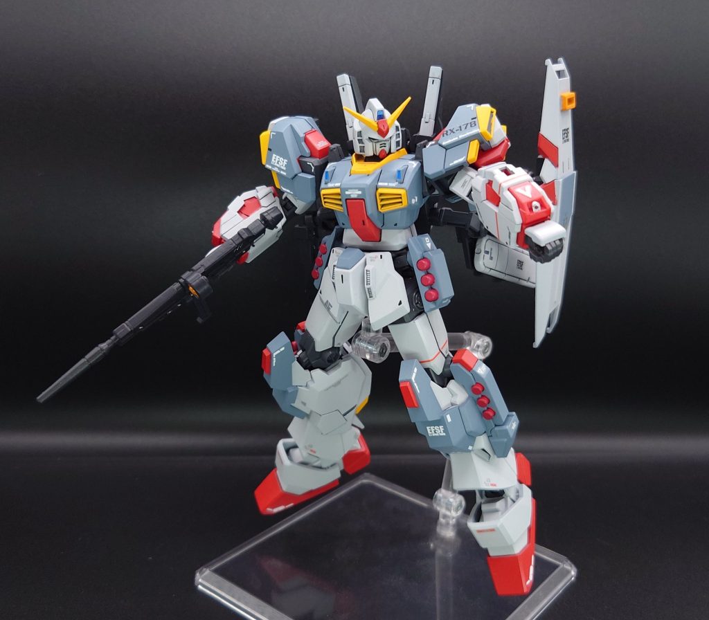 ハンドビームガン両腕に内蔵されたビーム砲。有効射程は5号機よりも向上しているが、威力は高くない。