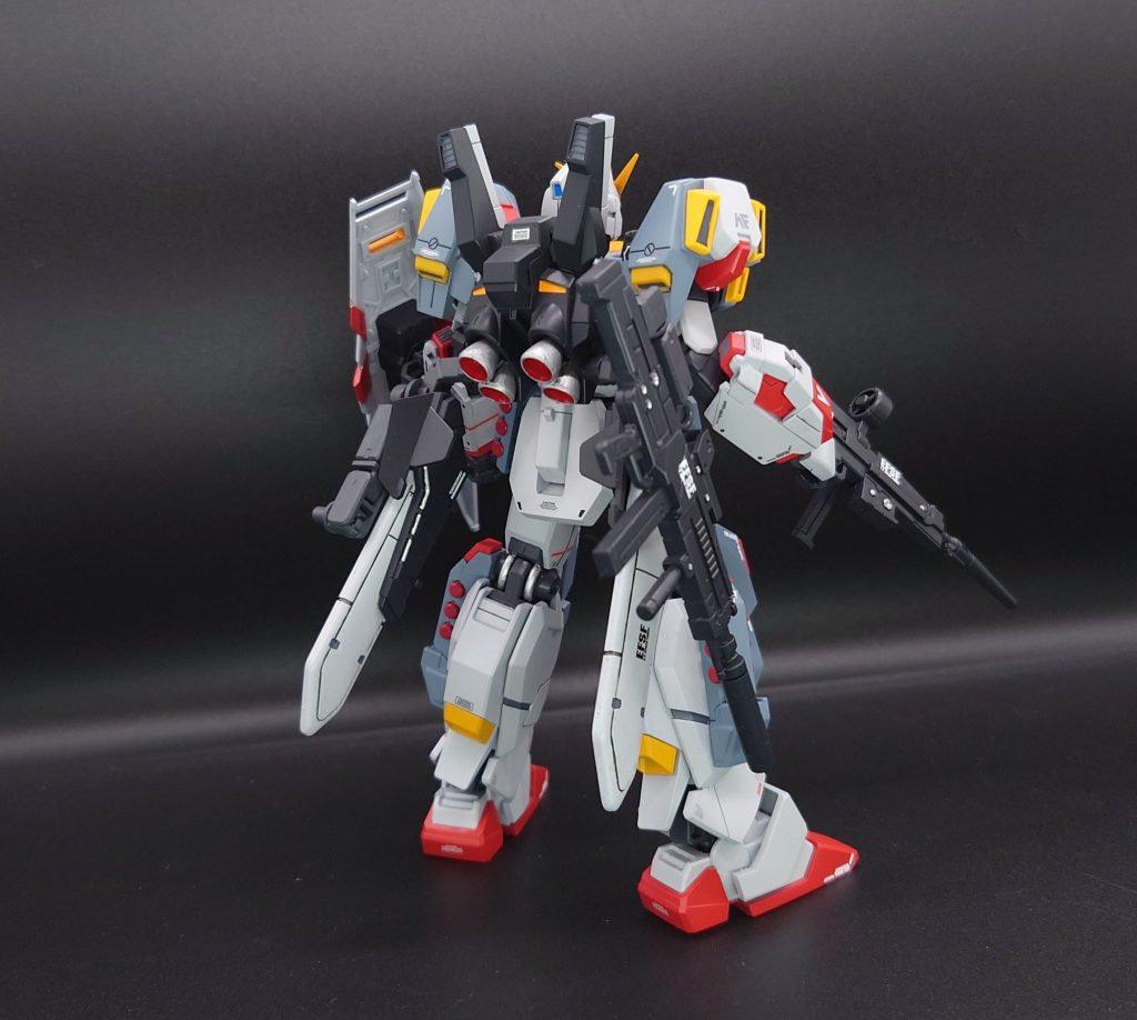 バックパックにはプロペラントタンクと武装懸架用のサブアームが増設され経戦能力の向上がなされている。