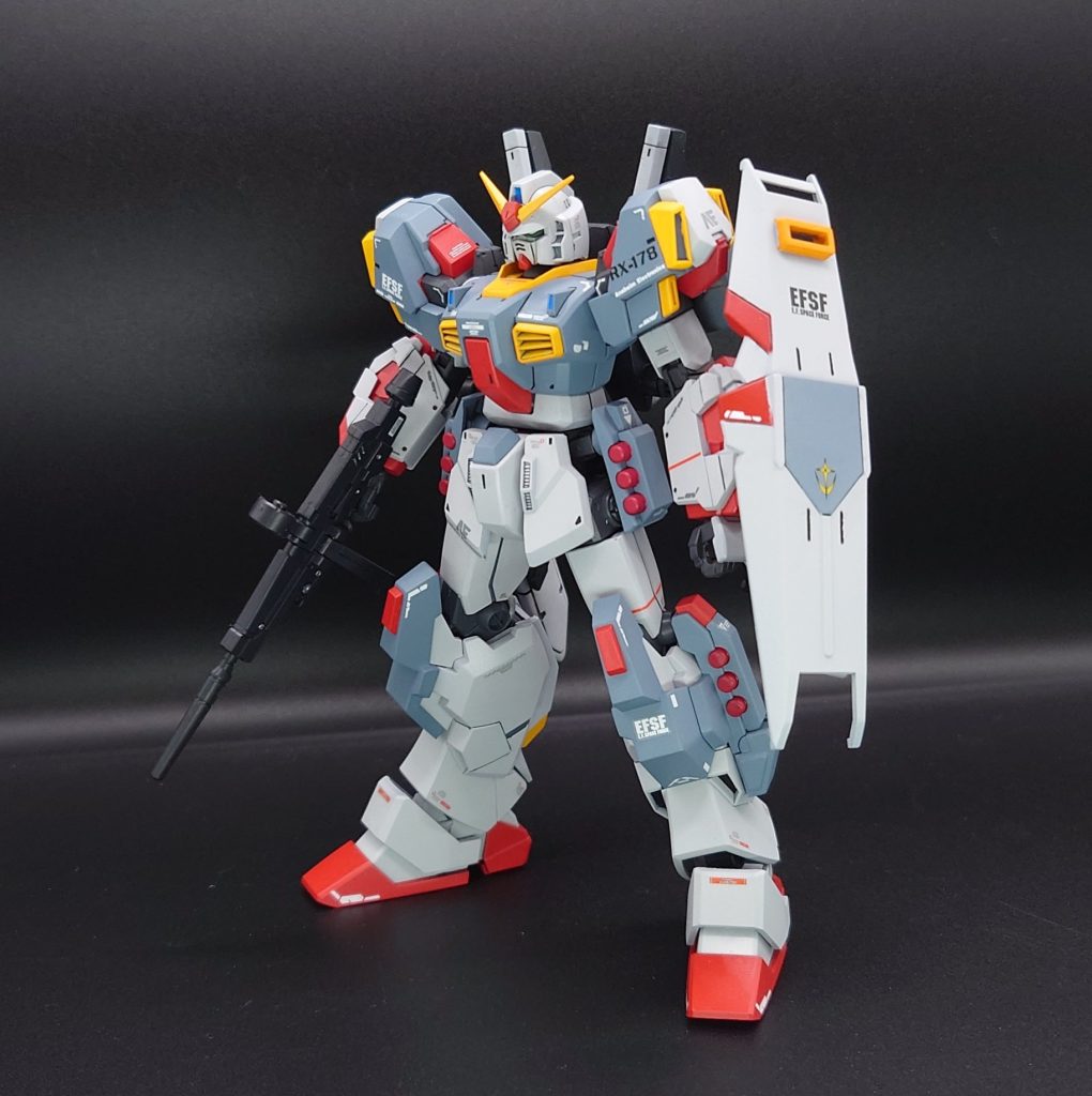 宇宙空間で運用されることが多く、ガンダム4,5号機と同型の肩部ブースターが装着されているが、出力と効率は改修が施されており向上している。