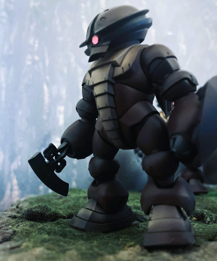 機動A型です。右にヒートホーク、左にシールドそれぞれを備え付けています。個人的には一番好きな機体です。