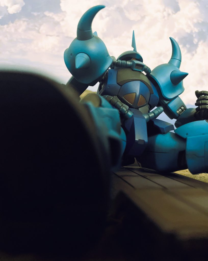 グフはやはりこのアングルからのショットが一番良いかと。