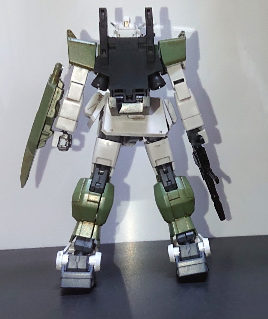 背面。