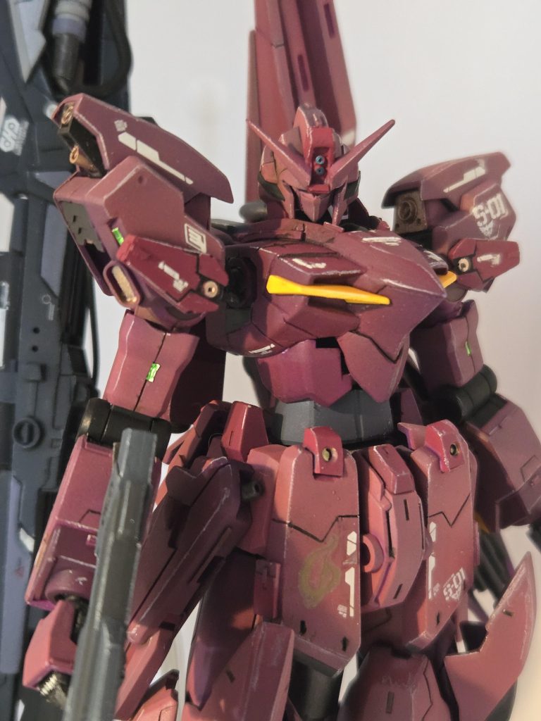 への字スリットの顔ではなくZ型の顔にしました。削っていくうちにどんどん小さくなってしまいました。上半身スマート下半身どっしりの体型です。