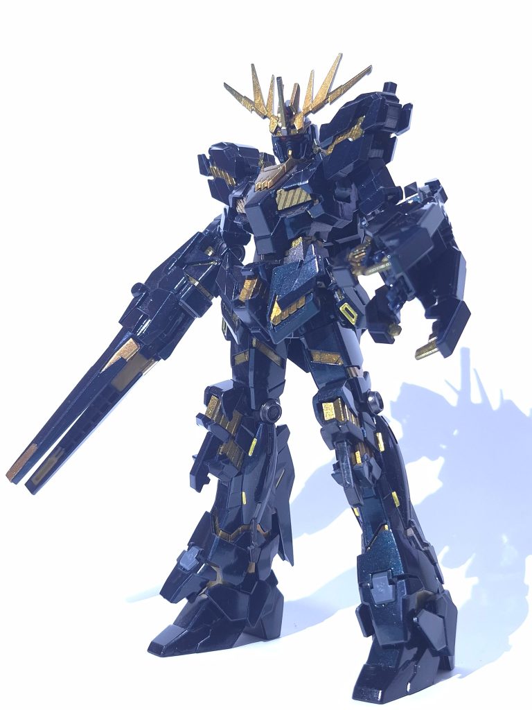 テキトーに調色して塗っていたら緑がかったマジョーラみたいな色になってしまい、クリアブラックなどで強引に黒にしました。(笑)