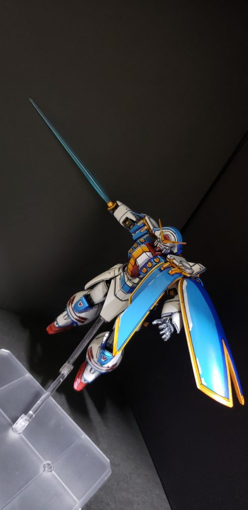 キットには左の握り手しか付いてないので他のGガンシリーズから拝借してます。共通みたいで使い回せます。プレバン以外のGガンのHGは規格が違いますね。