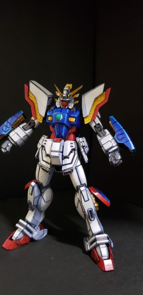 シャイニングガンダムのスーパーモードです。簡単な機構でガラッとシルエットが変わって印象的です。頭部は鎧武者みたいになって日本的です。