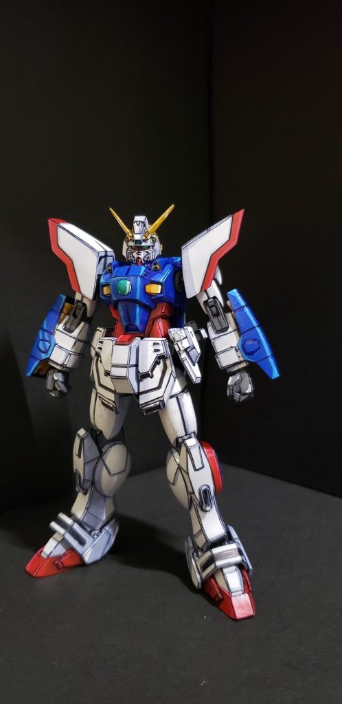 シャイニングガンダムのHGキットにはノーマルモードとスーパーモード用に頭部が2つ付属しています。差し替え変形でもないのにフェイスパーツが共通になっていたりしてノーマルモードの顔がかなり不細工です。なので今回のメインテーマはノーマルモードをカッコ良くする、です。&nbsp;