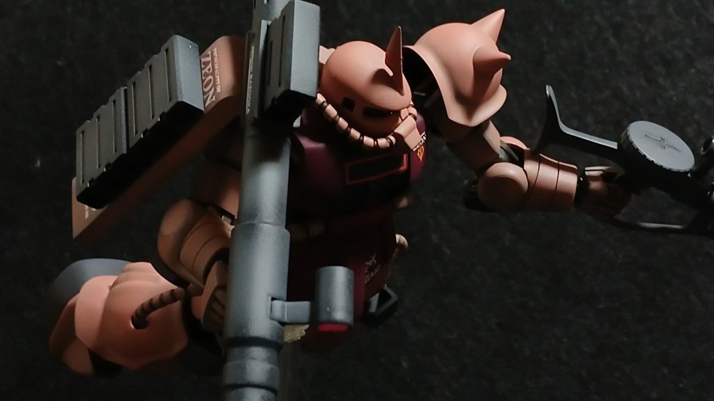 シャア・アズナブルは機体を受領すると、ドズル・ザビの命で幾多の戦場に赴いた。そして全ての戦いにおいて愛機の性能を存分に発揮した。これにより赤い彗星の名は更に広く知られる事となり、連邦軍にとっては恐怖の対象としてその存在が植え付けられる事となった。UC0079年9月、連邦軍のV作戦の情報をキャッチしたシャア・アズナブルは連邦軍の新造艦、ホワイトベースの追跡を開始する。しかしこの時はまだ、自身の輝かしいキャリアに暗雲が立ち込める事になろうとは知る由もなかったのである。