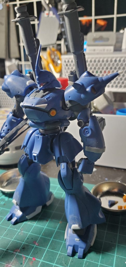肩アーマースパイクは延長したのですが塗装後に継ぎ目がハッキリ出てしまったのでメタルパーツに変えましたスパイク尖らせるの難しいです