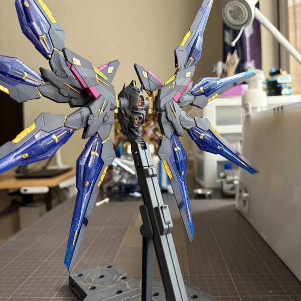 ドラグーンのパーツ8x2、ようやく完了(gandam-hand2)。明日は自分への休息日にします。ライティングによって色の見え方が変わりますが、これもまた一興ということで。ひとまず、やり切りました!Dragoon parts 8x2, finally done. I really need to take a break. The color changes depending on the lighting, but I guess that's part of the fun. For now, I'm just glad it's finished! (3枚目)