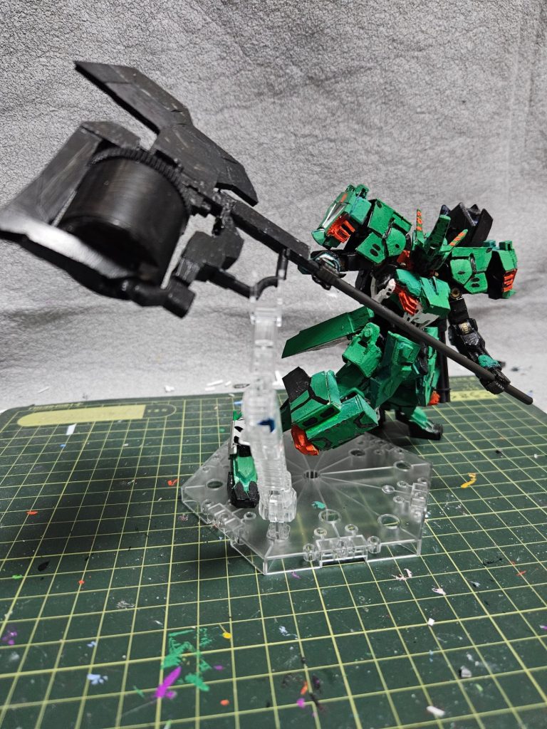 ハンマーはジャンクなど使って制作。デカイ武器はいいよね