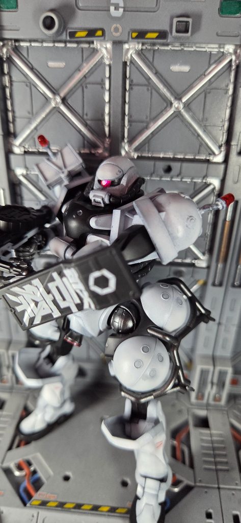 HG　POLICE ZAKU 　軍警ザク