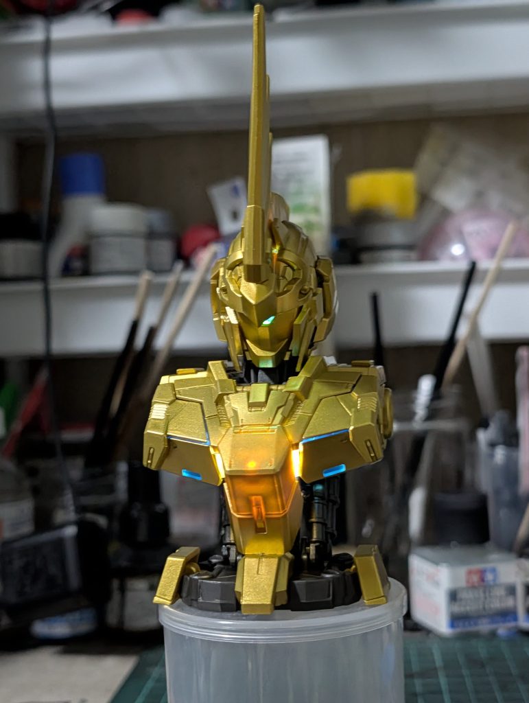 フェネクスはユニコーンやバンシィと違い、ユニコーンモードのイメージが強い気がします。