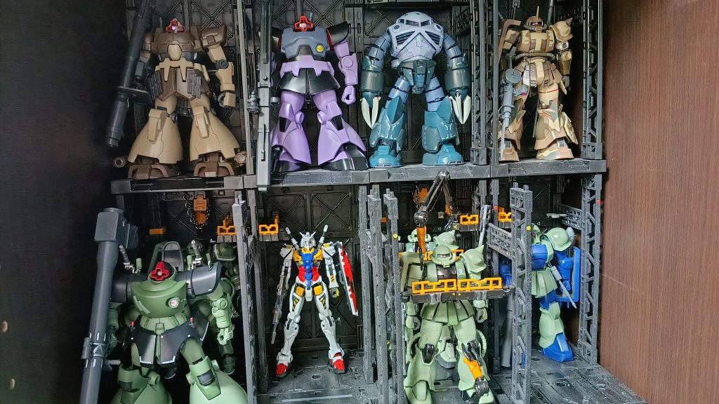 全体像はこんな感じです。白いガンダムは鹵獲されたので一応ここに置いています。