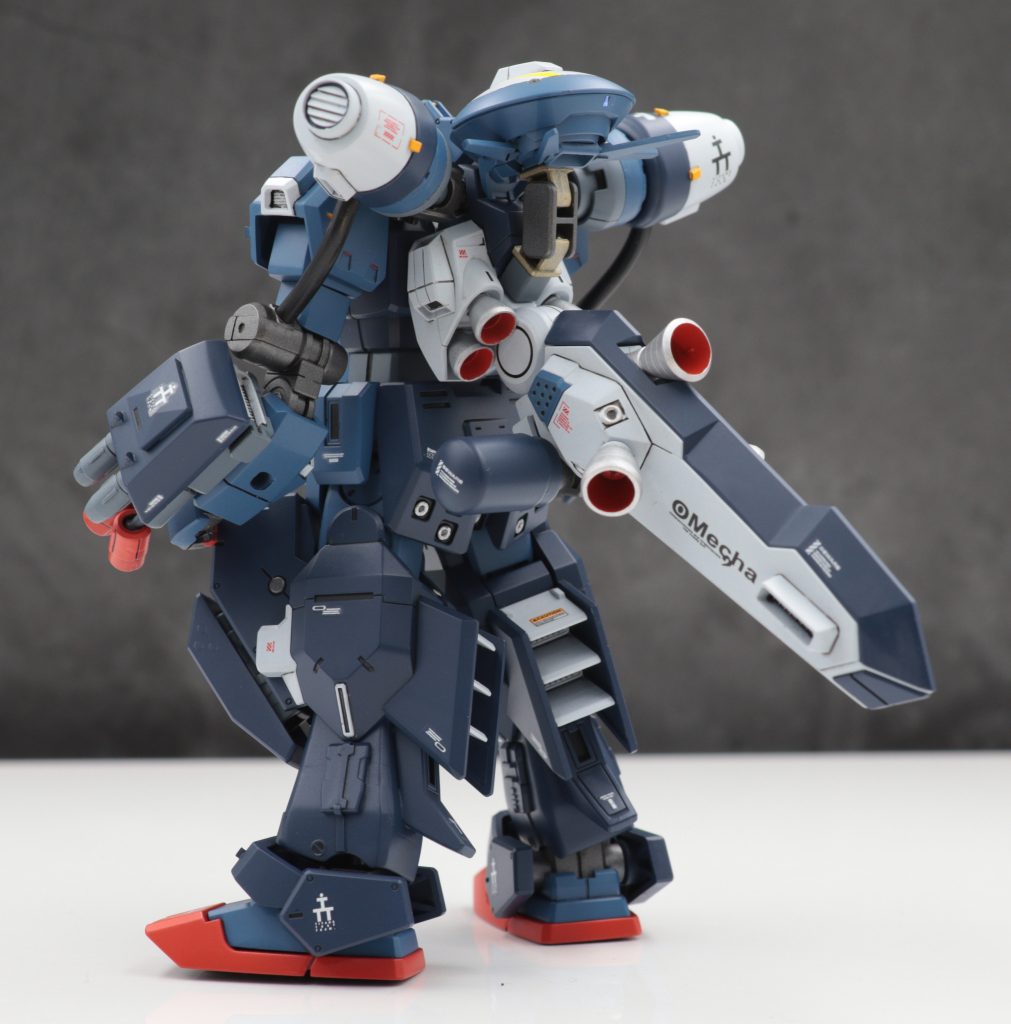 MSサイズに有線式サイコミュを組み込むテスト機」みたいなイメージで製作。有線式サイコミュ、頭部ビーム砲、胸部拡散ビーム砲などサイコガンダム系を参考に改造。&nbsp;MSサイズにビーム兵器を積むにはエネルギーがすぐガス欠になると思い、バックパックは大型化。トライブースターやボリノークサマーンを参考に有線ケーブル収納タンクやプロペラントブースターにしてみました。サイコミュによる空間把握の補助ということでEWACジムなどを参考に索敵レドームセンサーも追加。カラーリングはプロトタイプサイコガンダム+ザナドゥを参考に塗装。