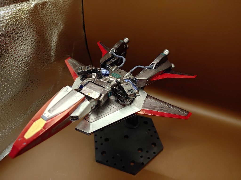 ◯バックウェポンシステム 〜zタイプ〜zガンダムのウイングに近づけた、元リガズィードのバックウェポンシステムを改造し独立飛行を可能としたもの。試験的に独自の小型ジェネレーターを搭載している。