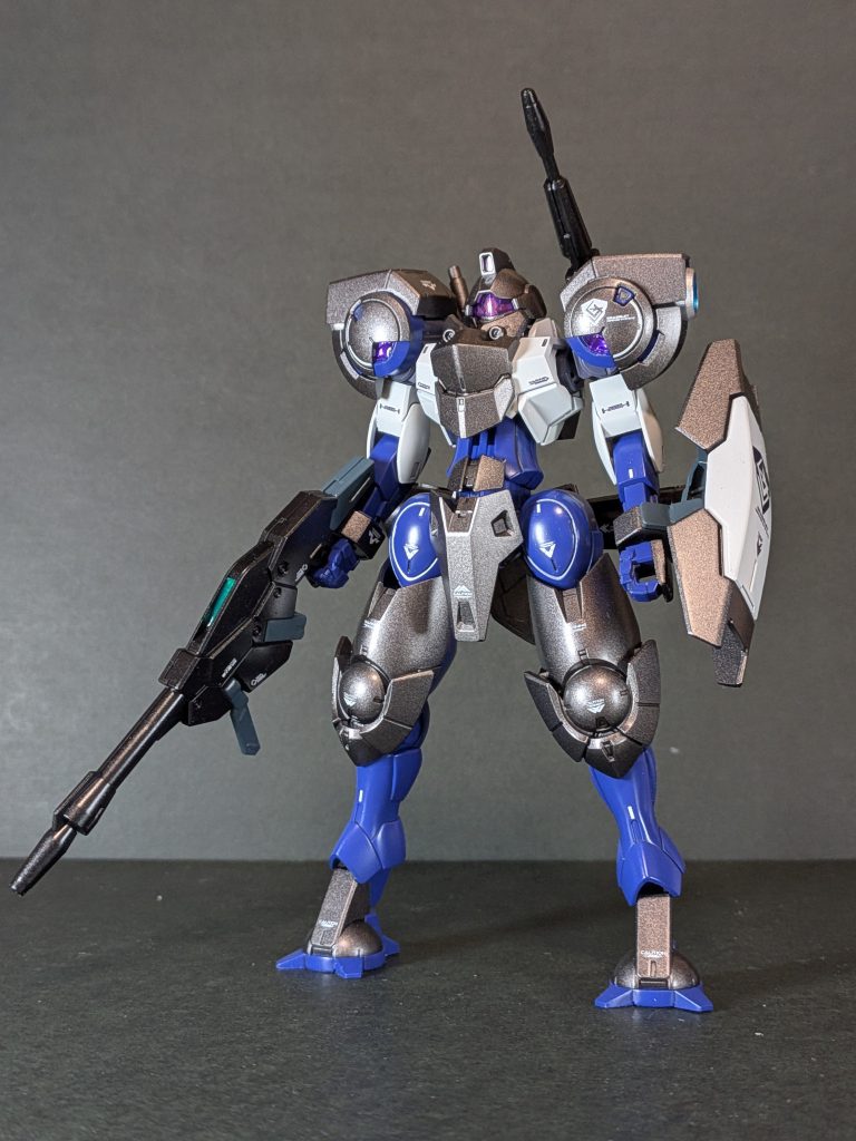 今回は普段関節等にしか使ってなかった焼鉄色を外板色に使って、半光沢で仕上げてみました😁使用カラーボディー:焼鉄色/グランプリホワイト/ドラキーダークブルー関節:ガンバスターバイオレットグレー武装・バックパック:メタルブラック/ジャーマングレーグラウバーニア:シルバー/クリアブルー（タミヤエナメル）クリアブルー以外は全てクレオス水性ホビーカラーです。