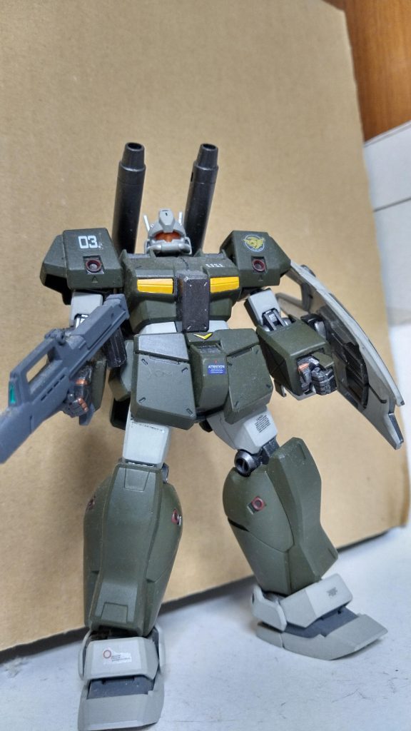 塗装はWWⅡの米軍車輌風に塗装。どこかドイツ軍を意識したジオン側に対して、連邦軍はやはり自由諸国風。オリーブドラブ主体でシャーマン戦車を意識。