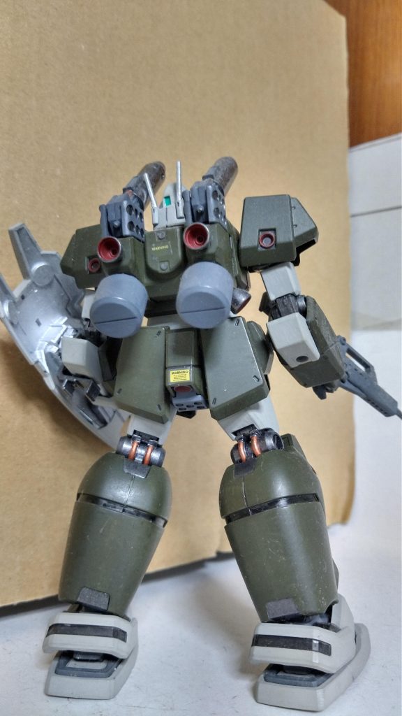 ボリュームある背部も、上手く特徴を捉えてます。ガンダムやジムなどと、ハイアンドローMixで運用される描写は0083で表現されてました。