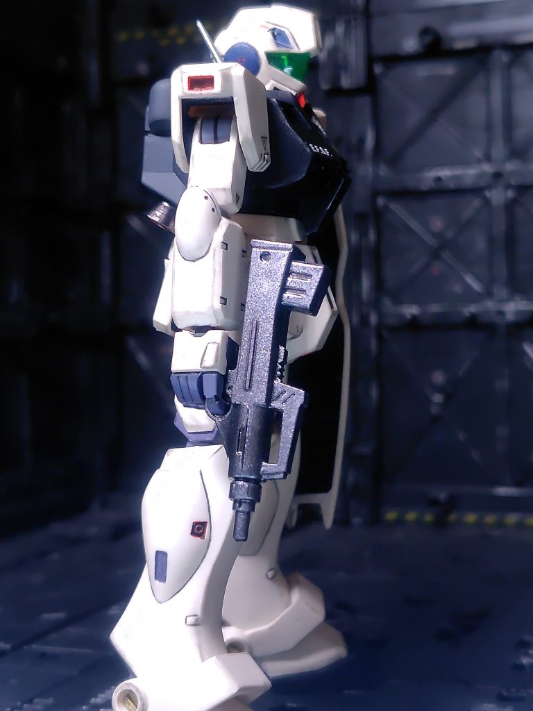 肩などの装甲裏も塗りつぶしてます。