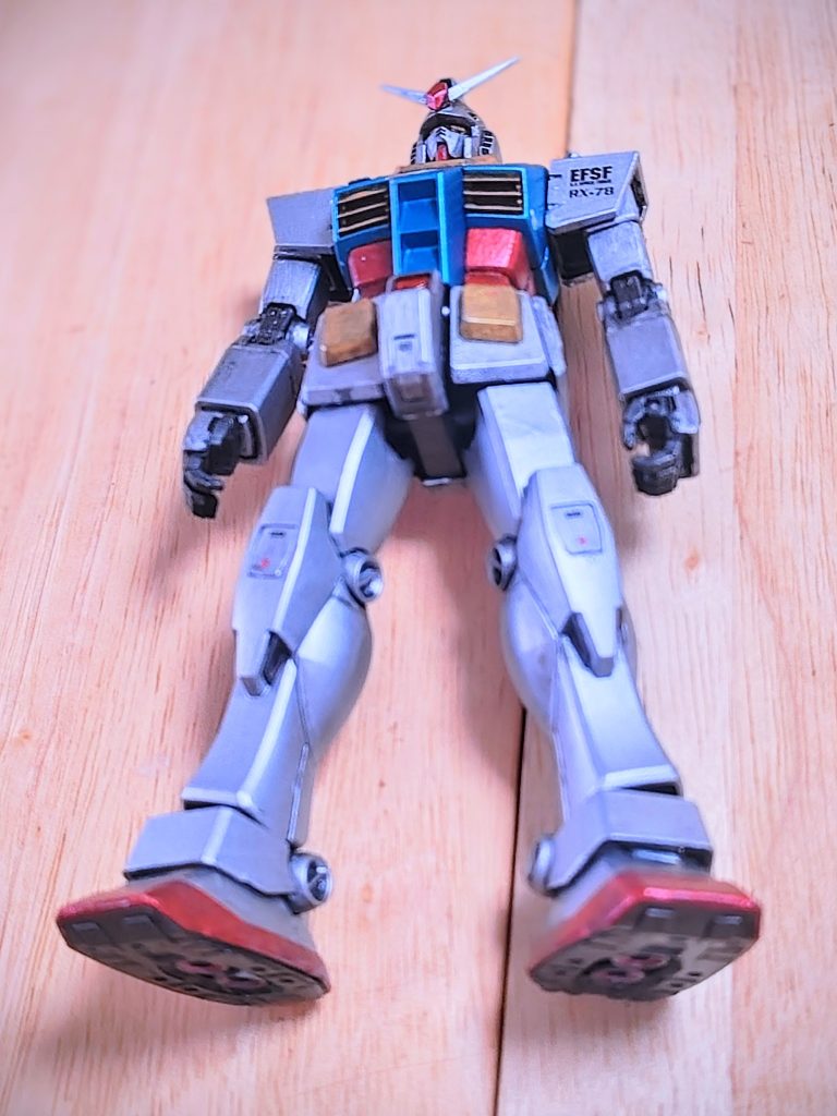 アーマーは外せるようにしてあるものの、塗装剥がれ等、色々と心配なのでパージ状態は製作中に撮影していた画像にて失礼します(zaku-kao4)中のガンダムはパーツ追加等なく、完全に素組みです。
