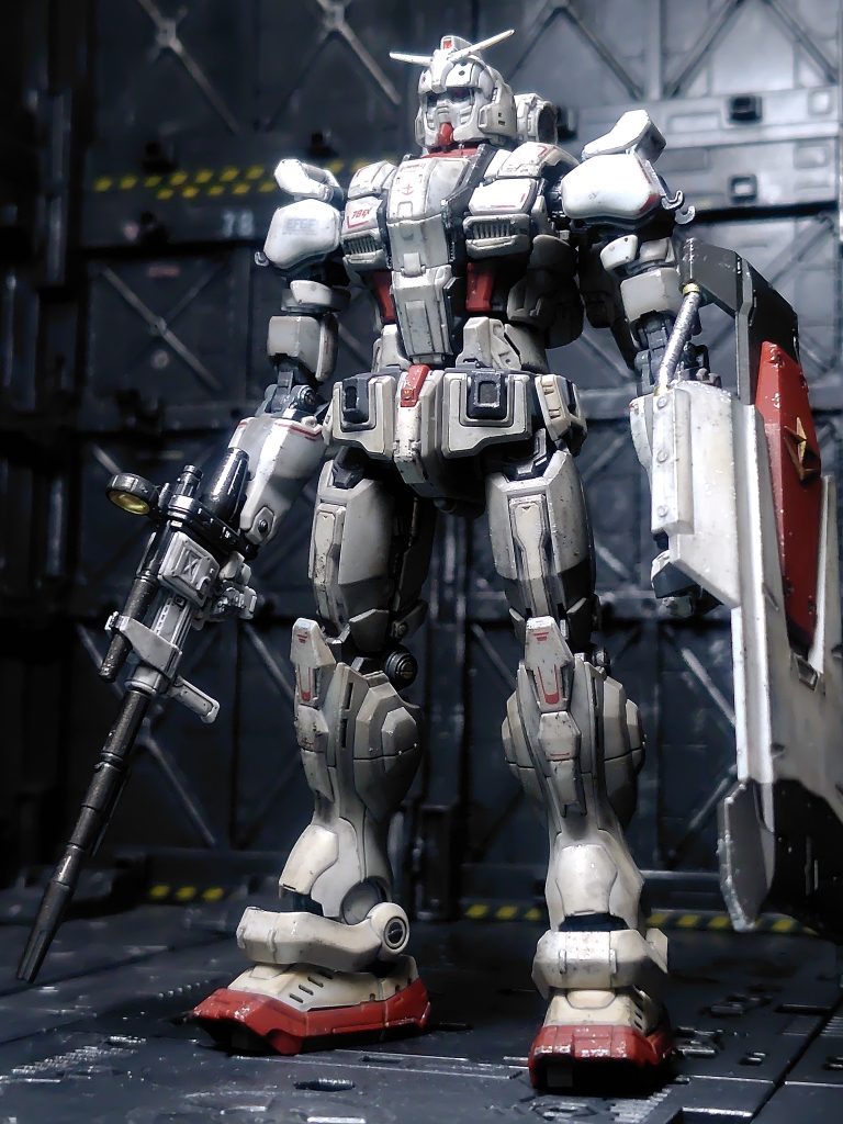 付属のマーキングシールも薄い素材で余白も目立たずデカールと遜色ないぐらいです。シールドの十字はゴールドで塗装。