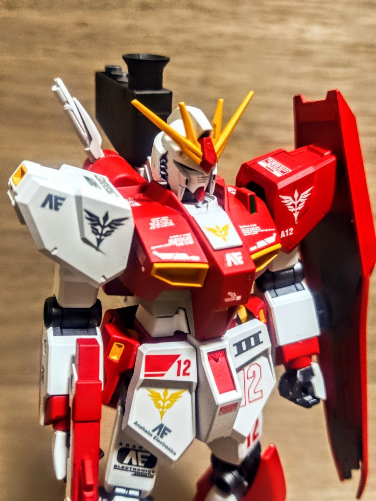 顔だけ角なしの百式顔にしたかったんですが、頭のサイズが小さくなりすぎかなと。作って集めて楽しかった逆シャア時代のモビルスーツですが、他の時代のと比べるとそのサイズがちょっと大きすぎて。まぁ贅沢な悩みですね。今月もエントリーグレードやペインティングモデルで遊びました、安上がりっ（笑）。そろそろストックもないので、νガンダムシリーズもここでおしまい。次からまた新しいネタを作ってみたいですね。