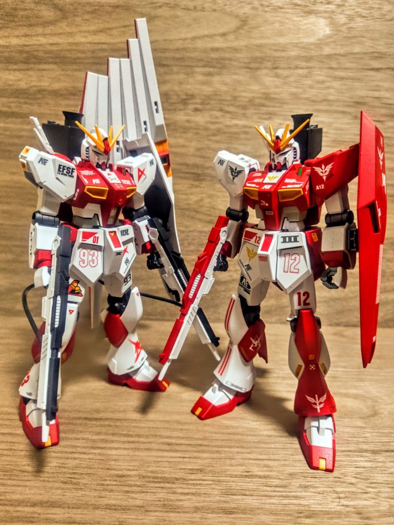 それでは、片側はアムロへ、もう片方はシャアへと渡ったνガンダムです。アナハイム、なんてことするんだ（笑）。とはいえ、シャア→アナハイム→アムロへと技術的な所が流れていったはずなので、当然シャアの手元にもνガンダムが来てるのもありかなと。結構それっぽい流れには感じます。