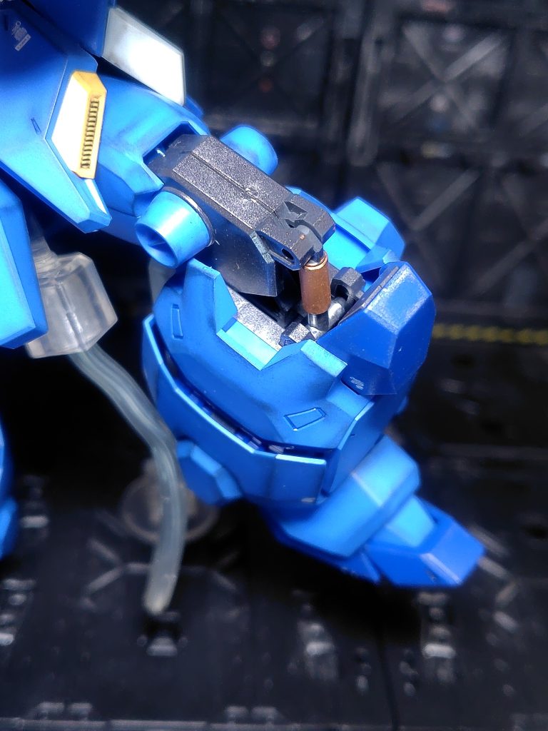 膝内のシリンダーもマーカー塗装。引き出さないと見えませんが(gundam-kao5)