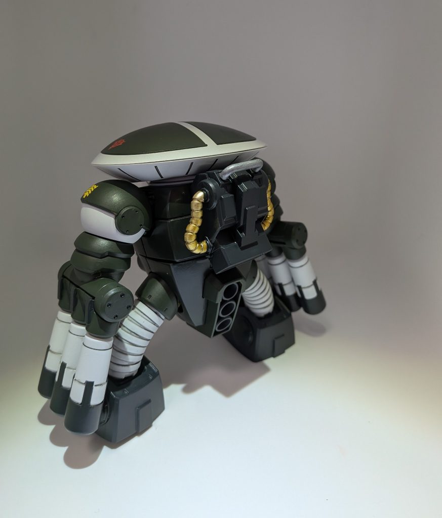 背面バックパックにワンポイントガンマカ