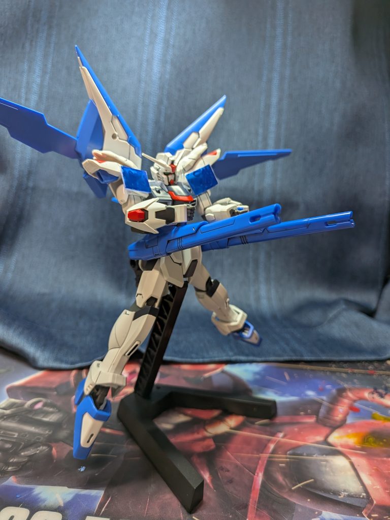 腰についている、高出力ビームキャノンは小回りが効かない分火力はものすごく高く掠っただけでもほとんど溶けてしまう。しかし一発を充電するのに時間を要する。