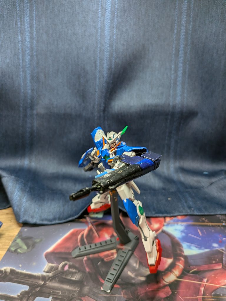 GNロングライフルはブラストインパルスのケルベロス高エネルギー長射程ビーム砲をベースにクリスタルセンサーを付けました。一部プラ板で自作しました。