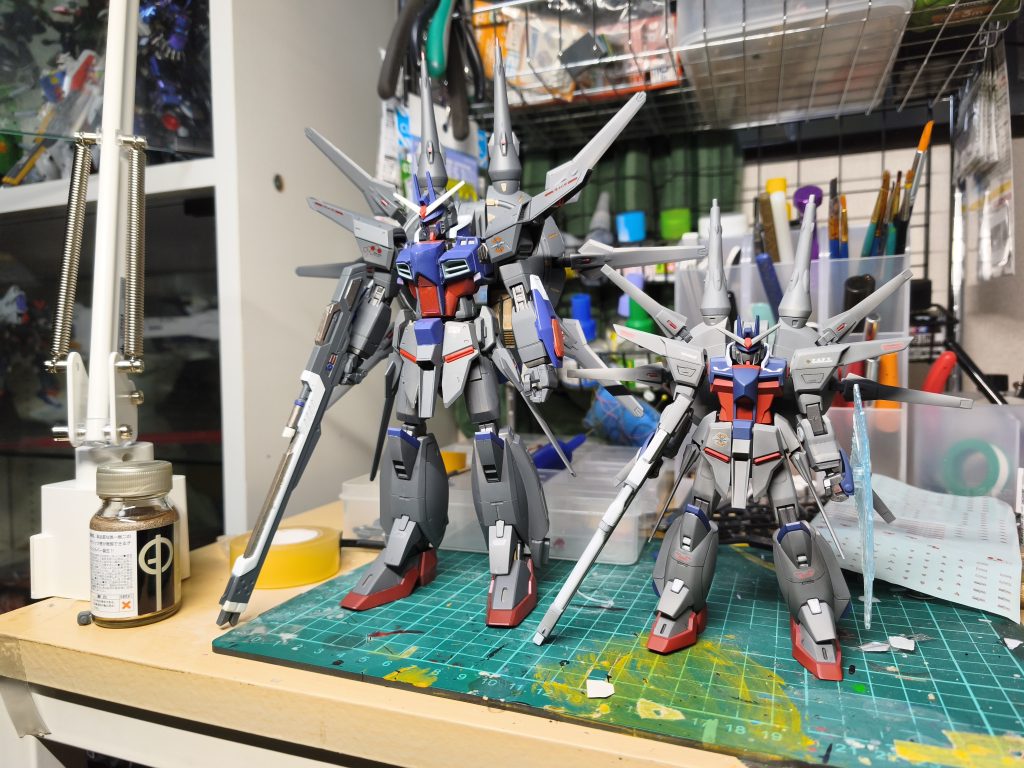 旧1/144レジェンドガンダムと並べて。