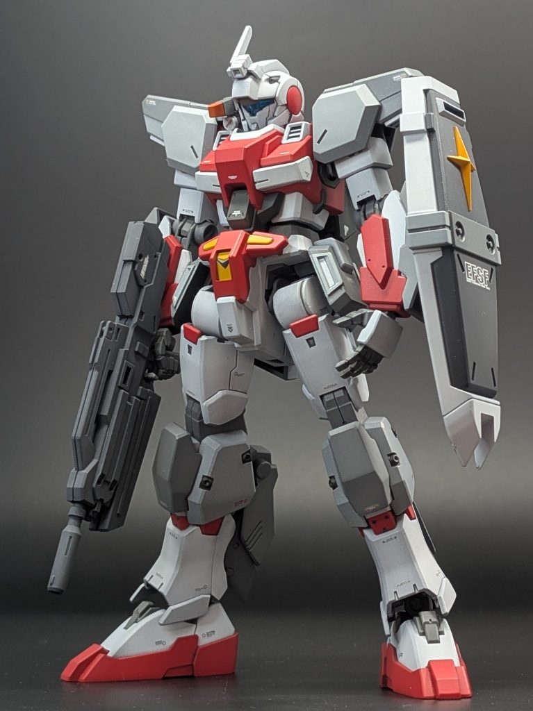 スタンダードアーマーのアーマーパーツを取り付けても違和無い様に共通のグレートーンにしたかったので、中の人で色違いの配色を考えた。おかげでマスキングで地獄をみた、