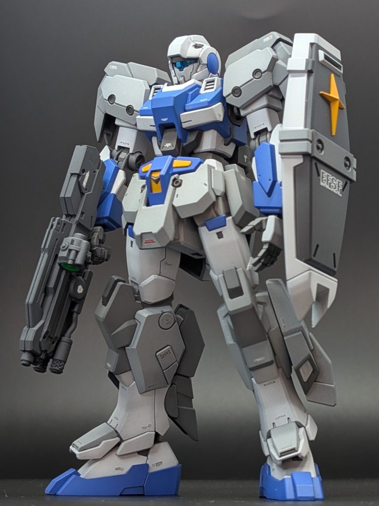ライトアーマーのアーマーパーツを取り付けても違和無い様に共通のグレートーンにしたかったので、中の人で色違いの配色を考えた。おかげでマスキングで地獄をみた、