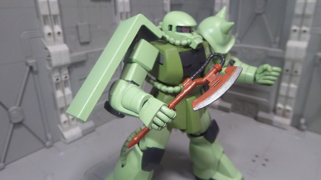 「ヒート・ホーク」格納時を考慮して赤熱表現は無し。ブレード部を焼鉄色に。（格納時に赤熱していると変なので）柄の赤っぽい色は朱色に紫色を混ぜて暗めにしています。使った塗料の詳細は後述。