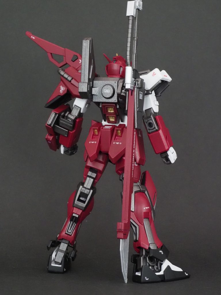 使用色は水性ホビーカラーのあずき色、フラットブラックです。