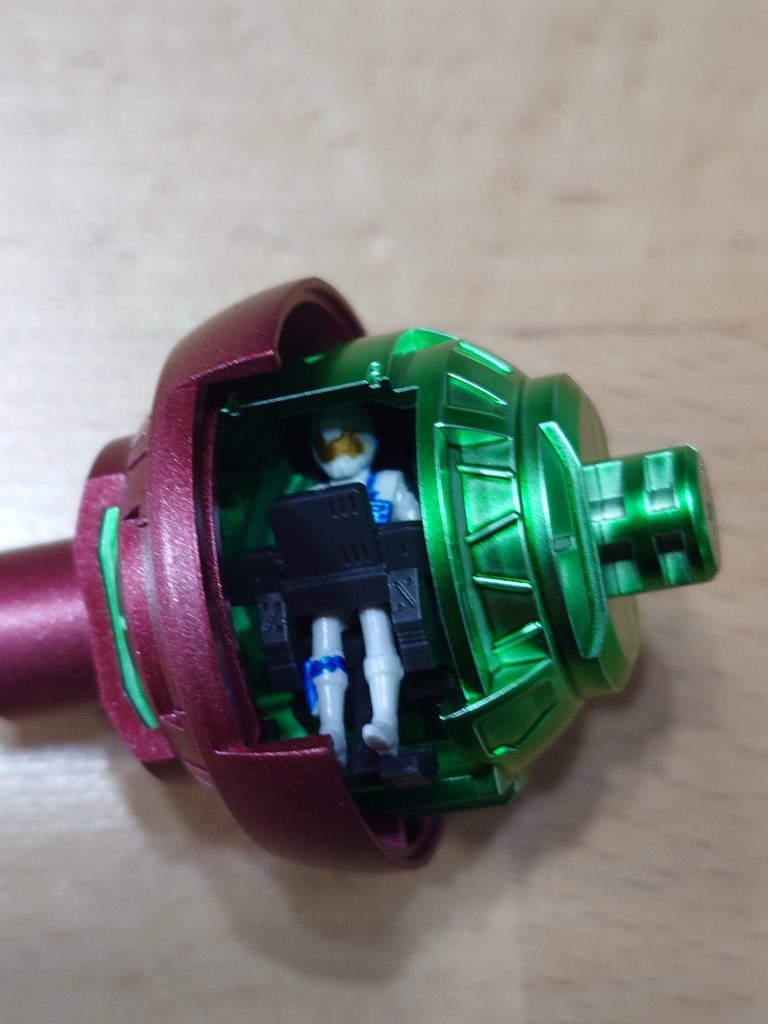コクピット内のアムロも塗装。