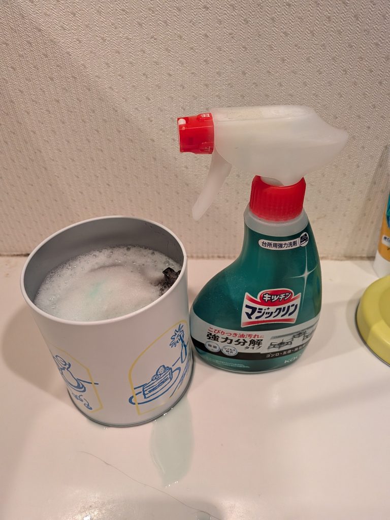 水性ホビーカラーなのでマジックリンで簡単に落とせます。