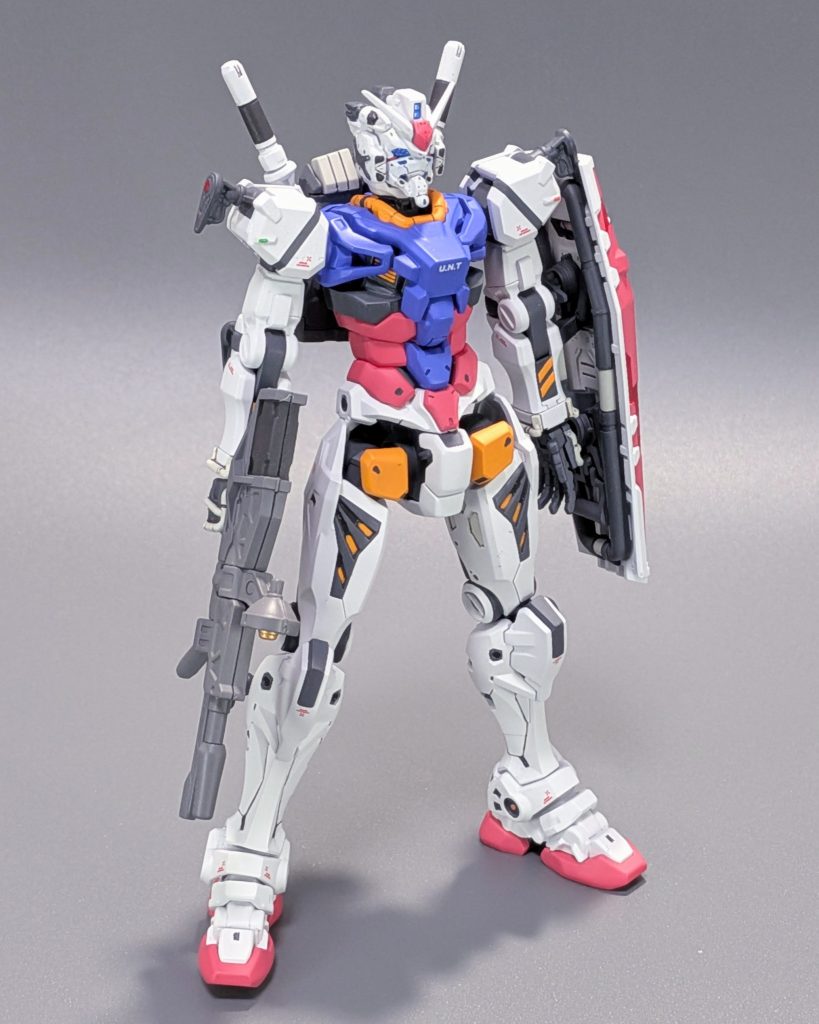 シールド裏や手首のロールバーはライトグレーにアレンジしてます。